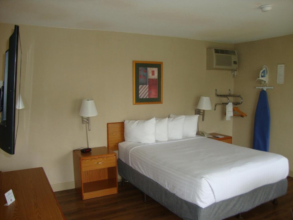 Vagabond Inn Oxnard Image 26